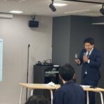 赤羽イノベーションサイトの交流会にて「産業医ができること」をテーマに登壇・講演している様子